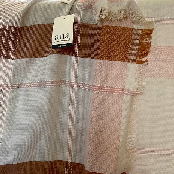 Scarf / wrap - Picture 2 of 2